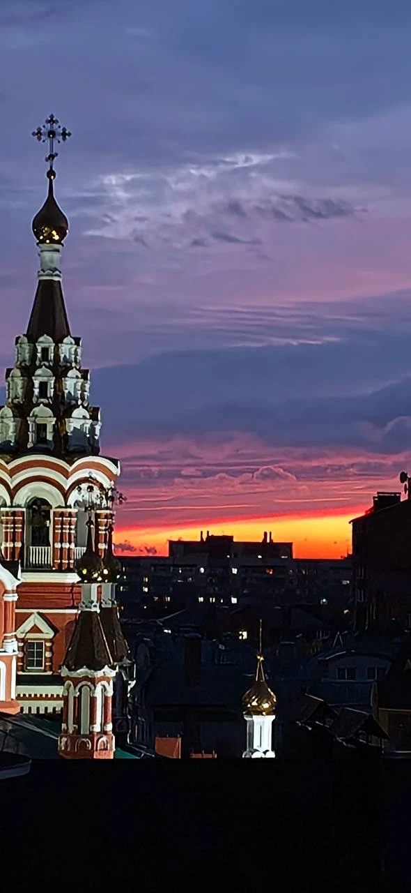 Сегодняшний закат как глаз сонного дракона 🐸