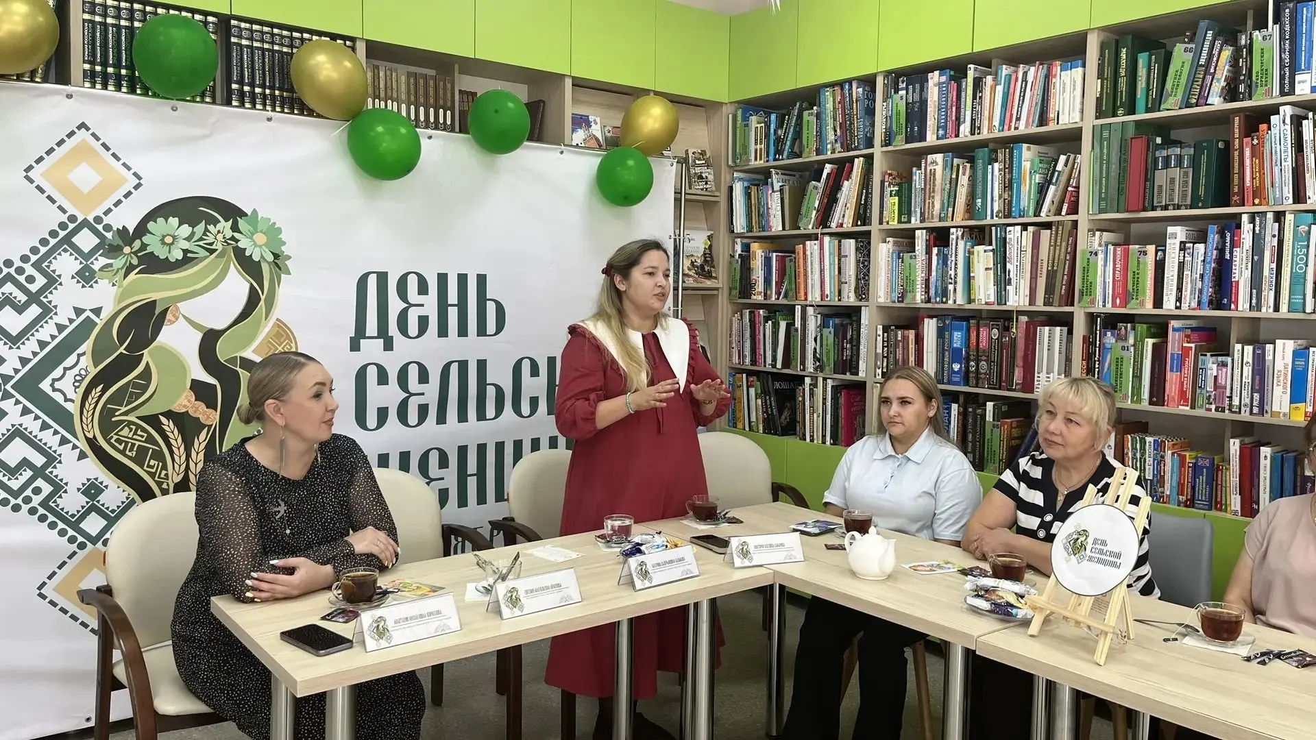 В рамках Дня сельской женщины в центральной библиотеке п. Вурнары специалисты Вурнарско...