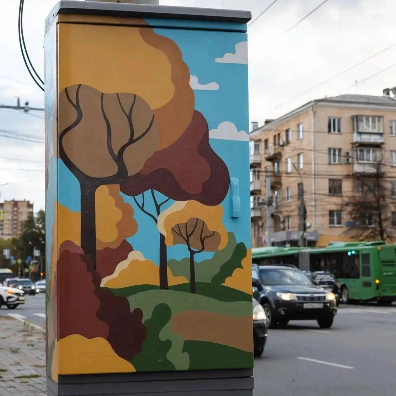 ​🖌️ Юные художники украсили улицы Челябинска рисунками на трансформаторных шкафах