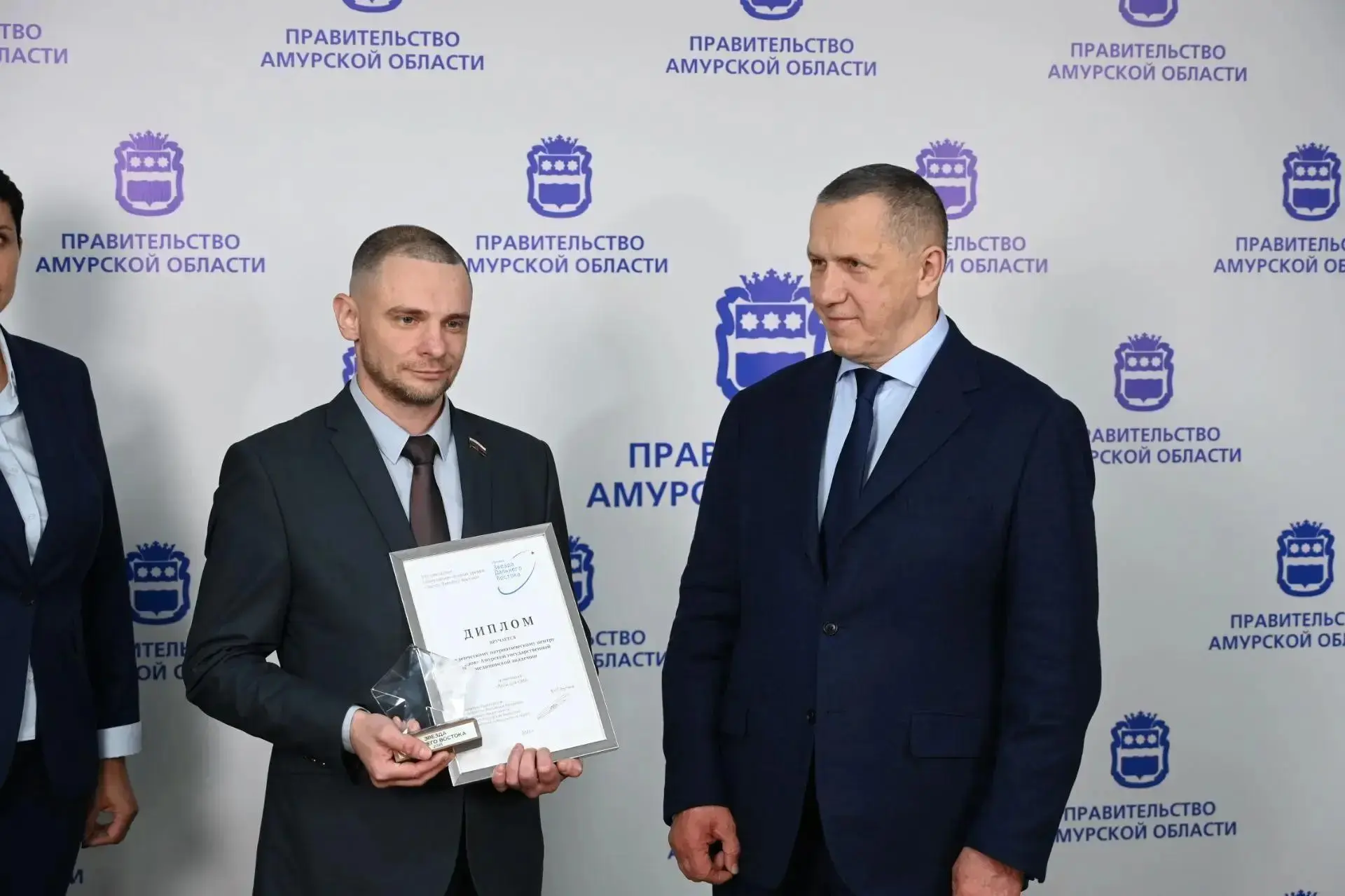 Юрий Трутнев вручил «Звезду Дальнего Востока» заместителю председателя гордумы, врачу, ...