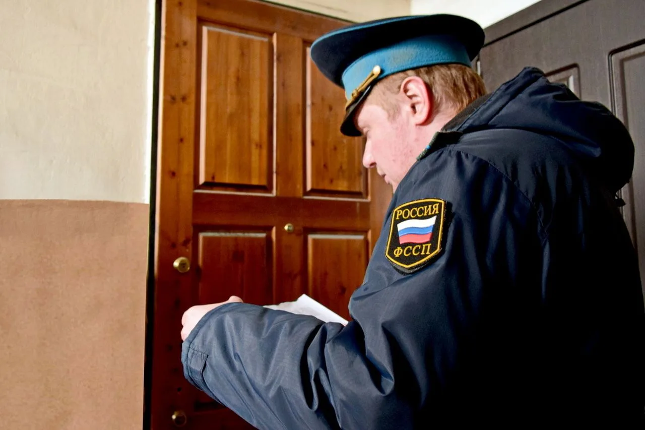 Приставы взыскали материальный ущерб за затопление квартиры