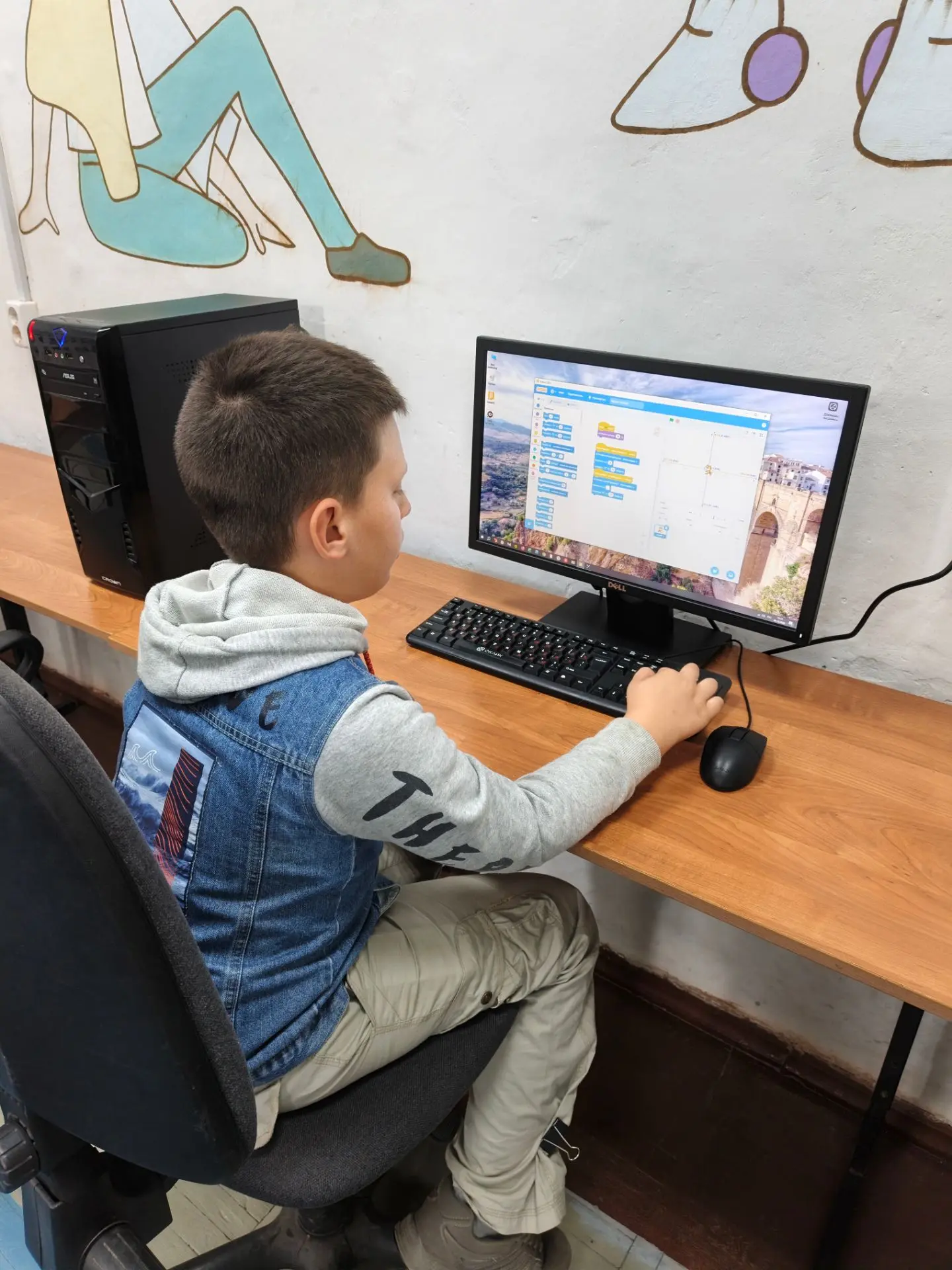Объединение "Робототехника". В программе Scratch изучили темы: "Координатная плоскость"...