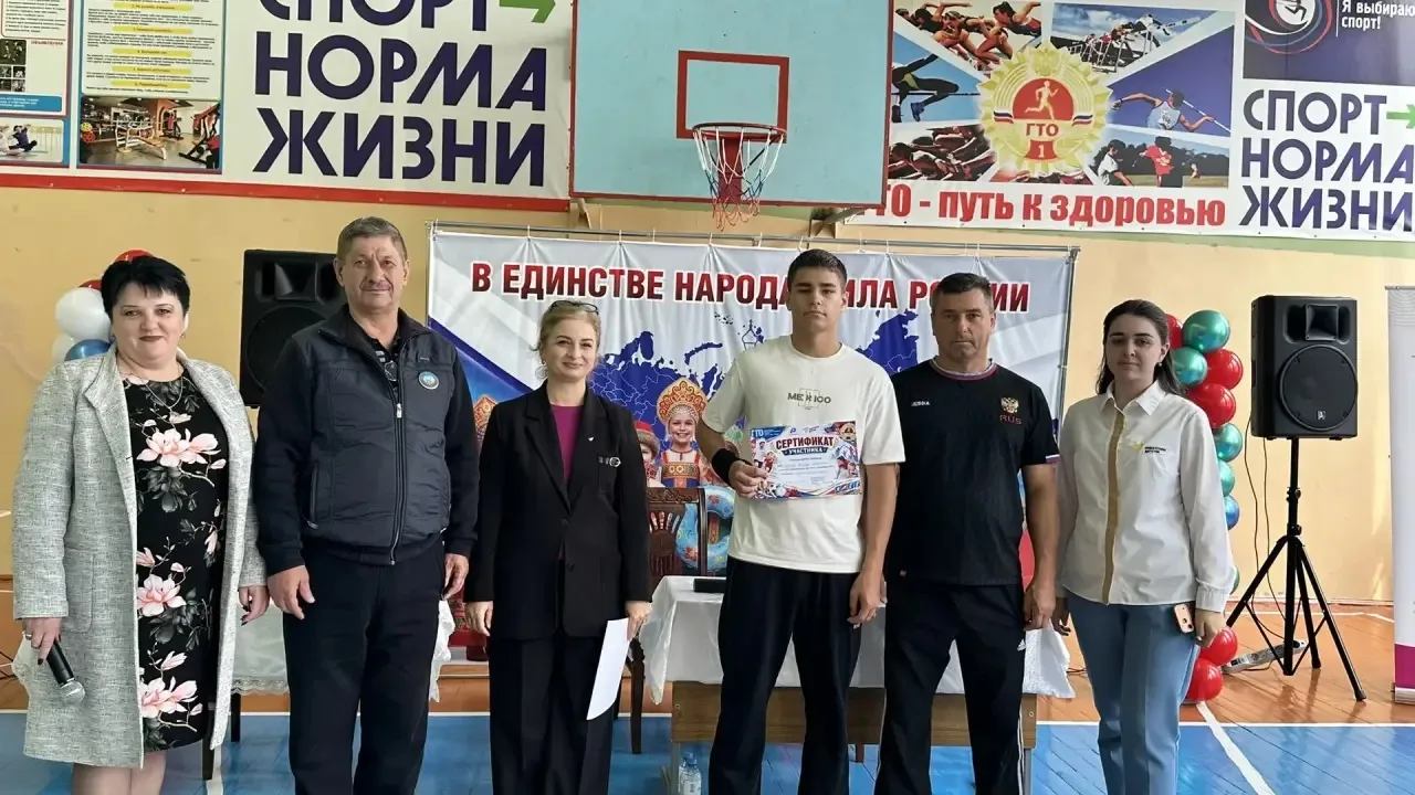 👨‍👩‍👧‍👦 Семейные ценности и спортивные достижения: семья Мезенцевых покоряет "Семей...