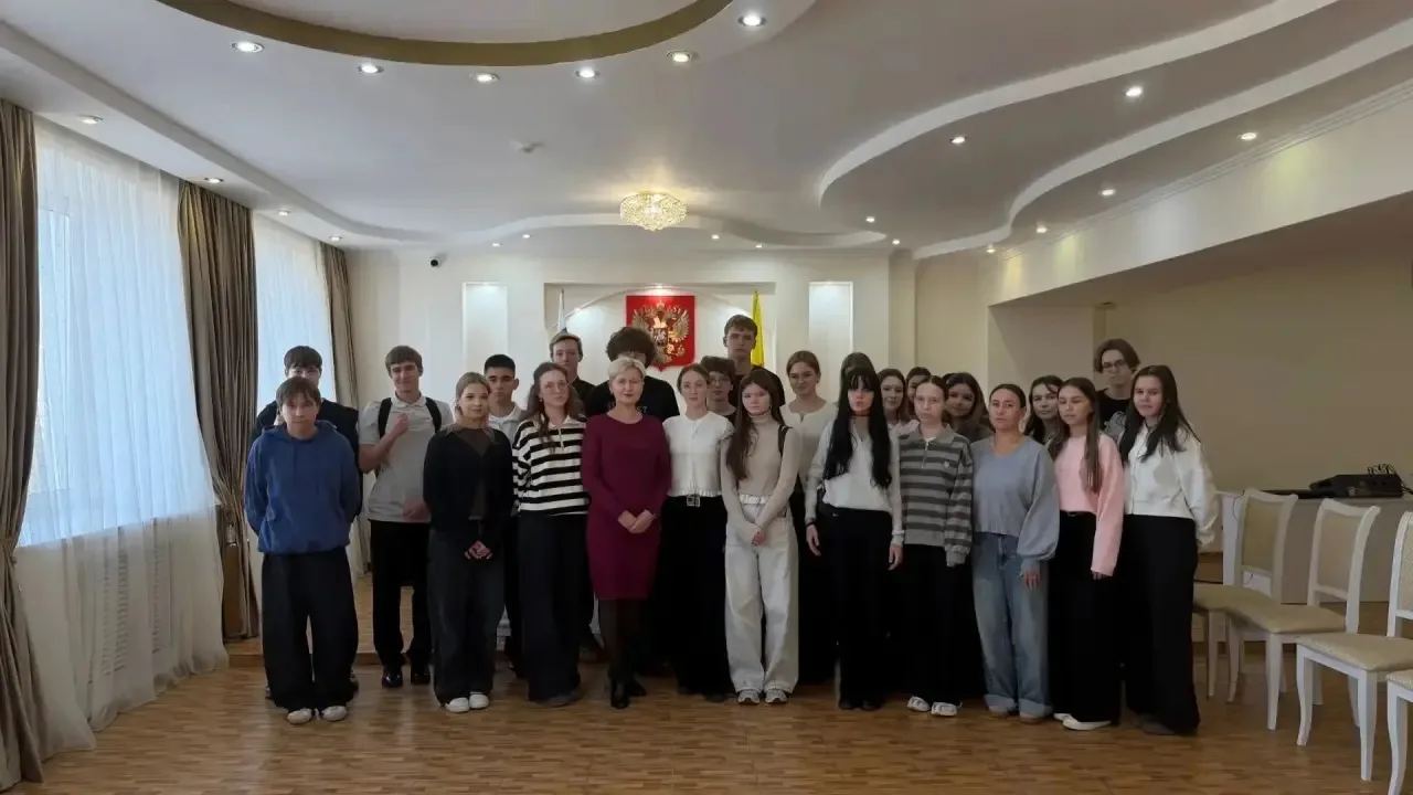 🎉 Тёплая встреча в отделе ЗАГС: студенты заглянули в историю и узнали о важной работе ...