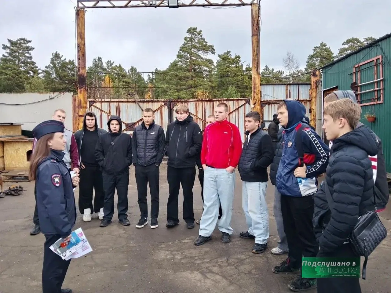 ГИБДД решила, что плакаты «не превышайте скорость» — это скучно, и привезла студентов А...