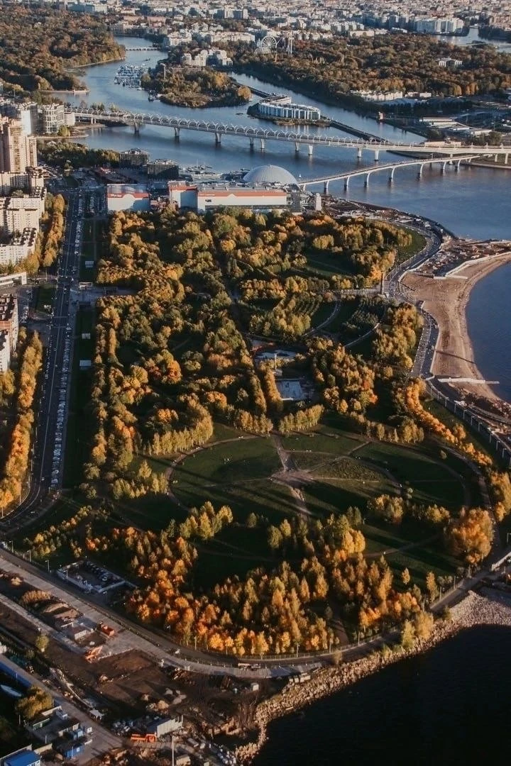 🍁 Шикарные виды на осенний Петербург открываются со смотровой площадки «Лахта Центра»