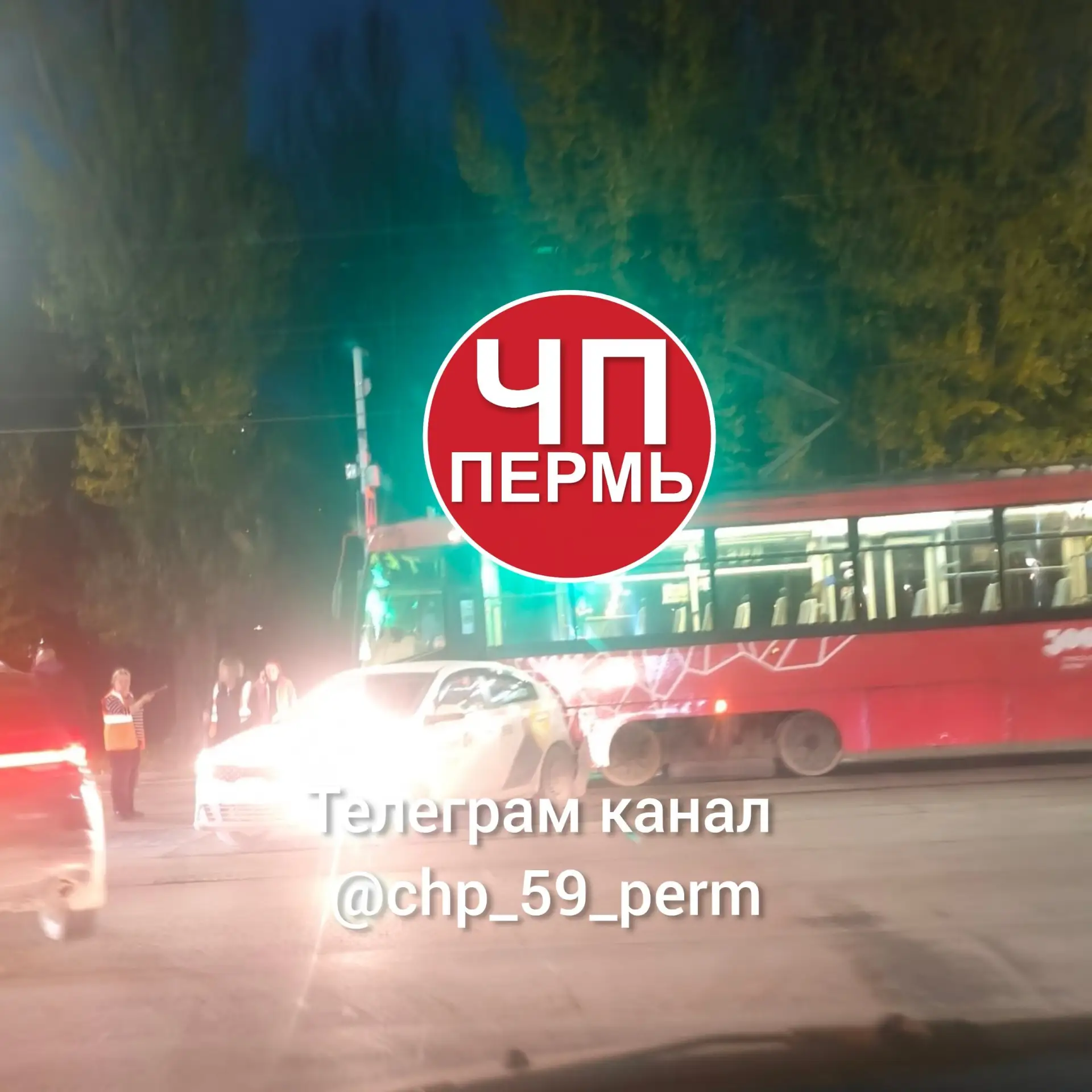 В парке Миндовского — авария с такси и трамваем