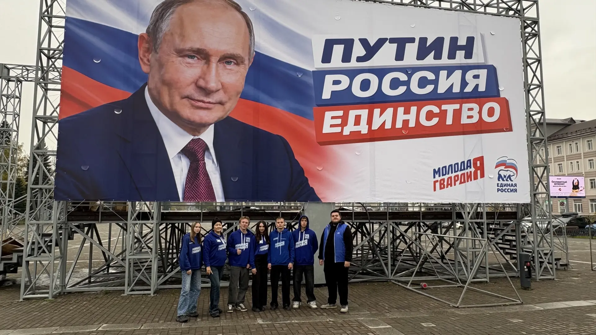 💙 Молодогвардейцы в регионах проводят праздничные флешмобы ко Дню рождения Президента ...