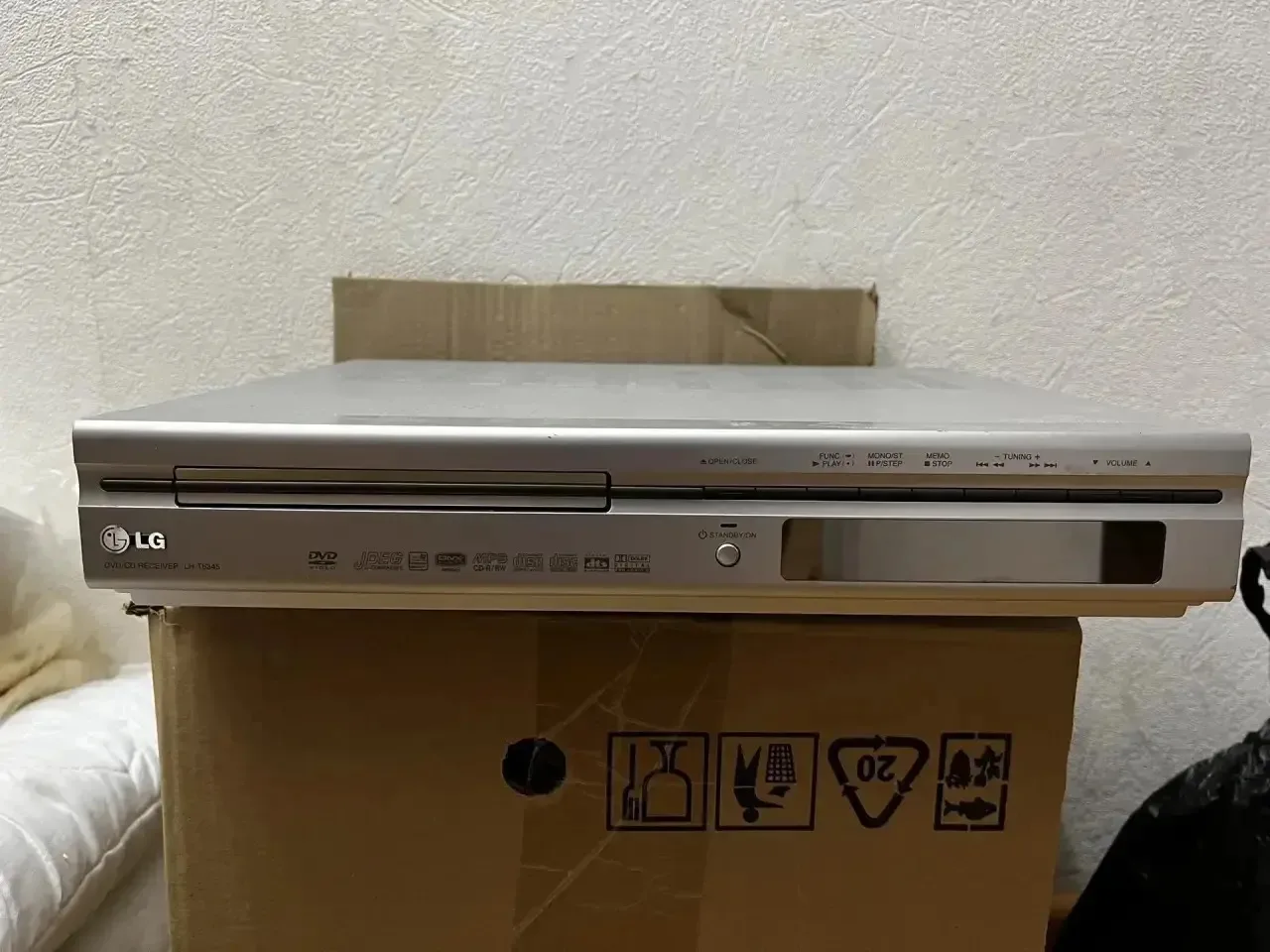 Продам домашний кинотеатр LG LH-T6345. Акустическая система состоит из 3-х компактных к...