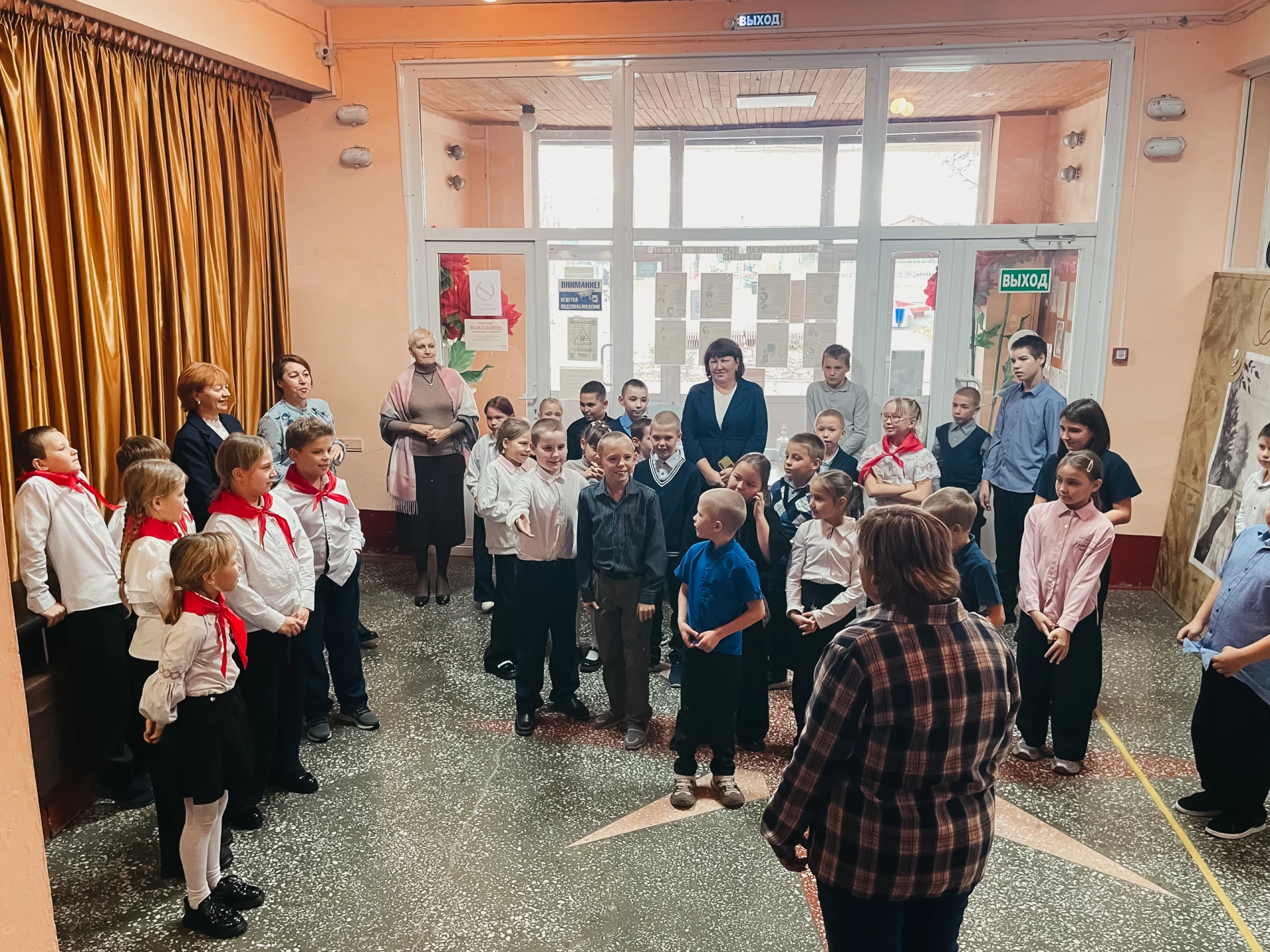 Сегодня в Бакчарский РДК приехали дети начальных классов Вавиловской СОШ на профориента...