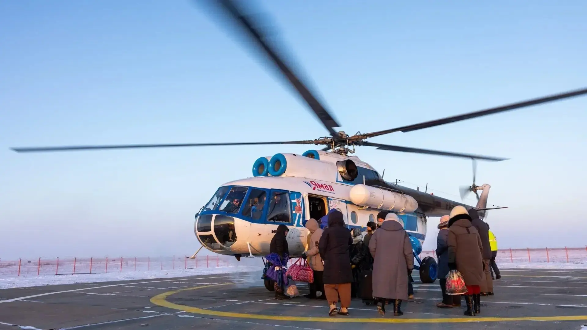🚁Вертолёты вместо теплоходов: как добираться из Салехарда до посёлков в межсезонье