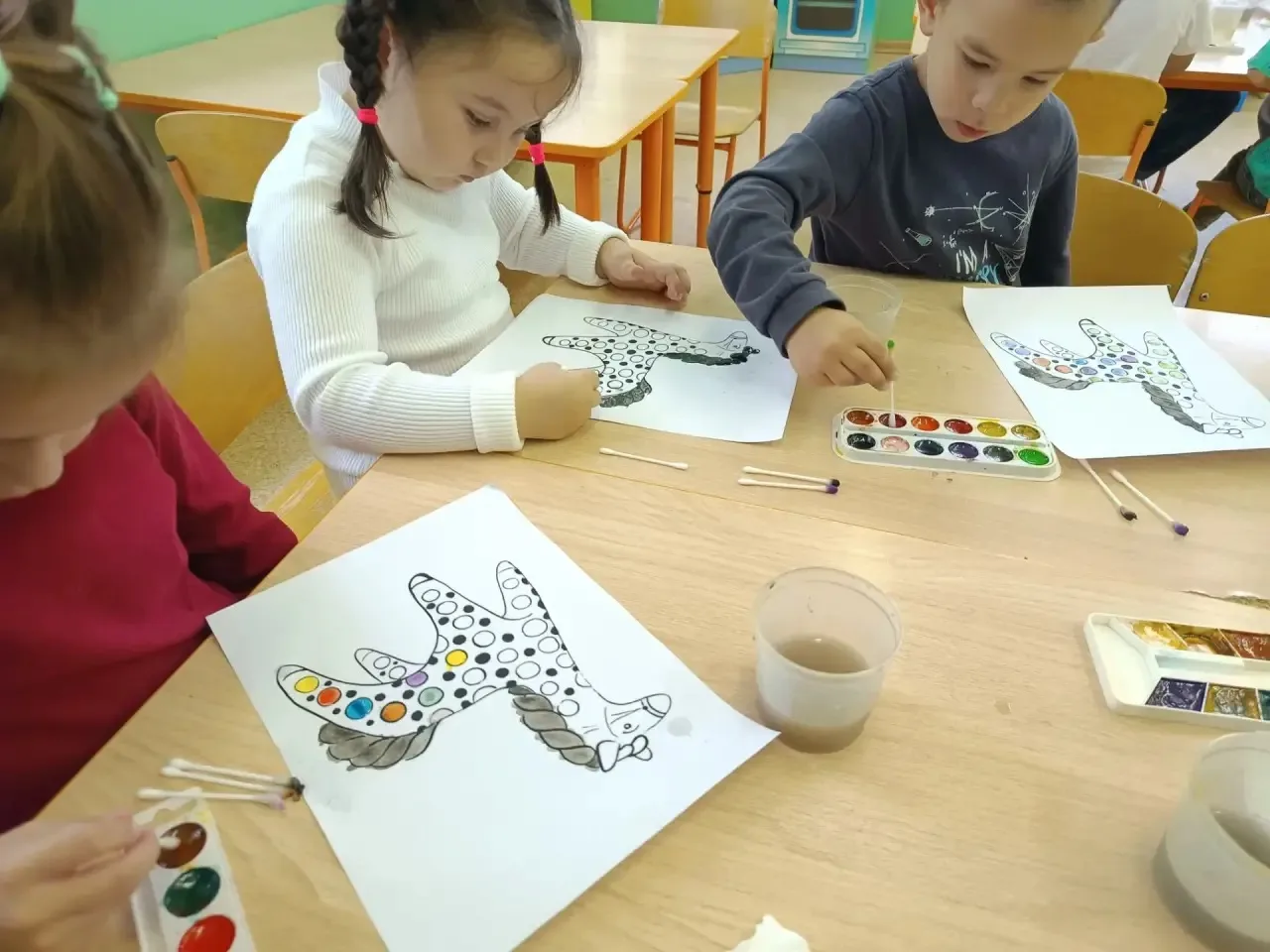 🎨 «Дымковская слобода (деревня)»: творим вместе в старшей группе! 🎨