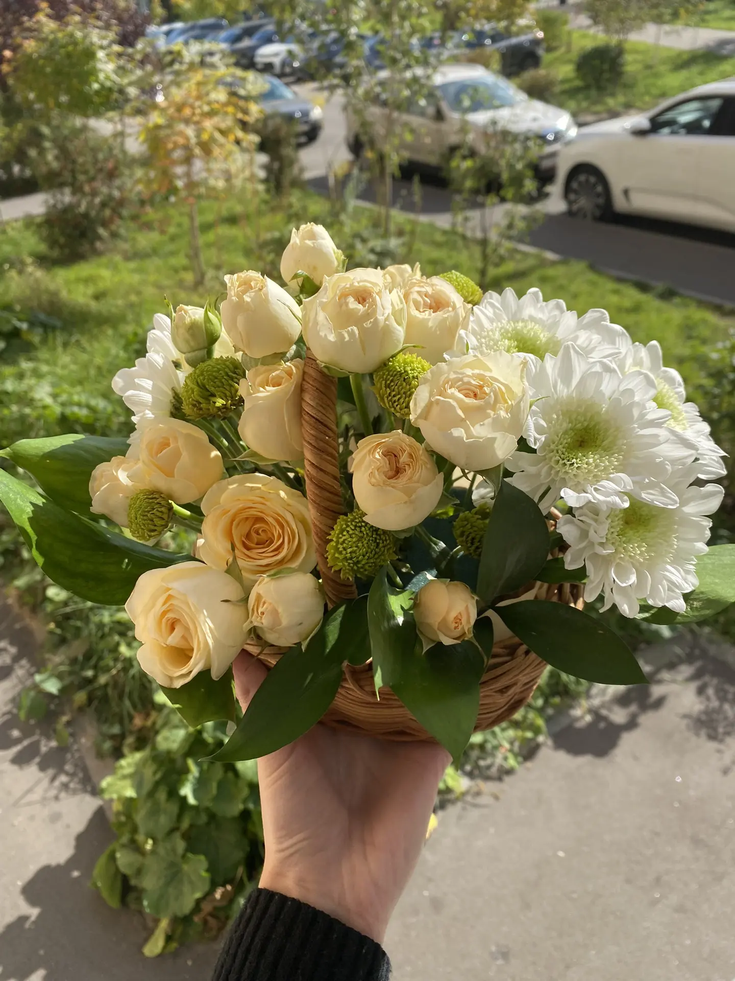 Корзинка плетеная с розой и хризантемой💚