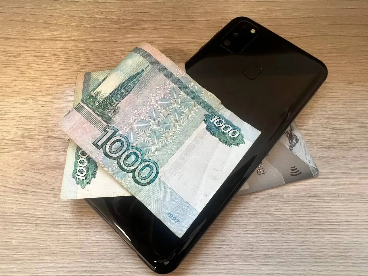 Жительница Макушинского округа трижды продала один и тот же смартфон.