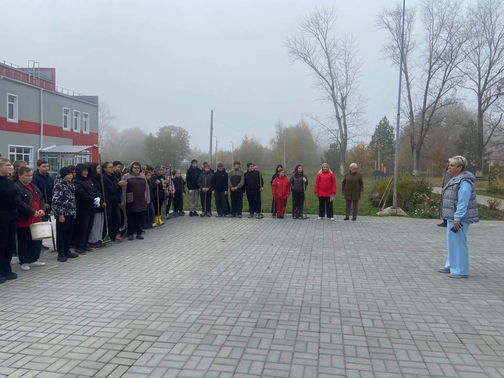 🍂 В нашей школе прошел традиционный осенний субботник!