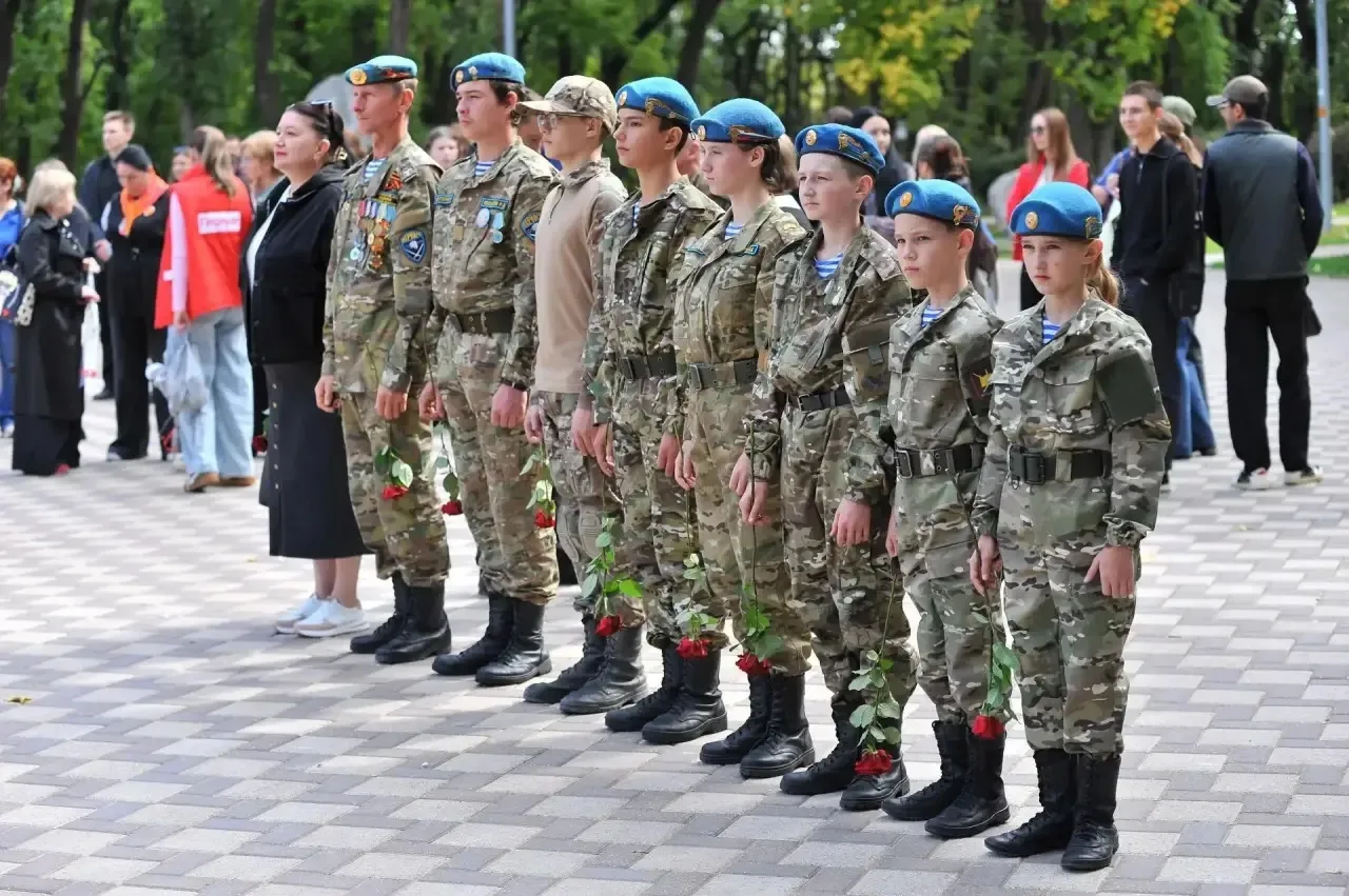 Сегодня в Парке Победы у Вечного огня прошло памятное мероприятие, посвящённое Битве за...