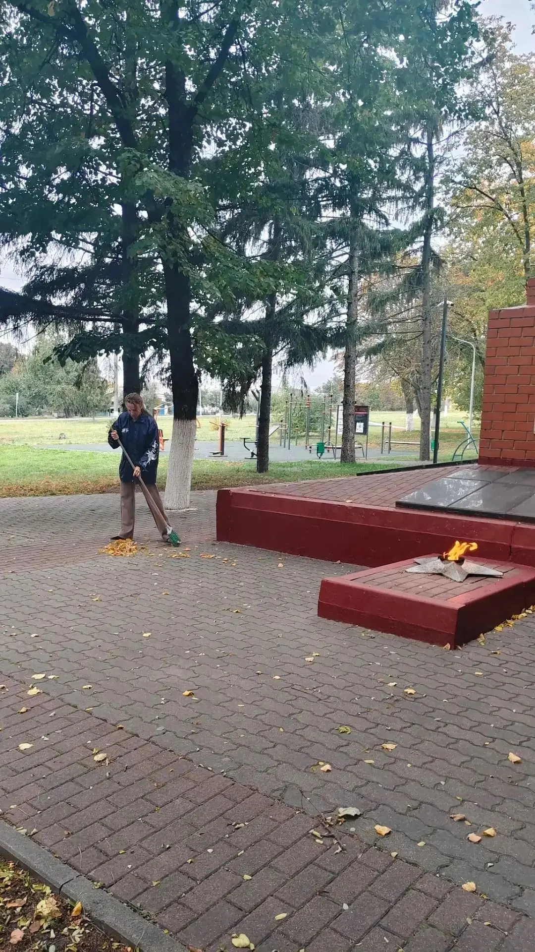 На территории округа активно продолжается череда субботников в рамках месячника доброво...