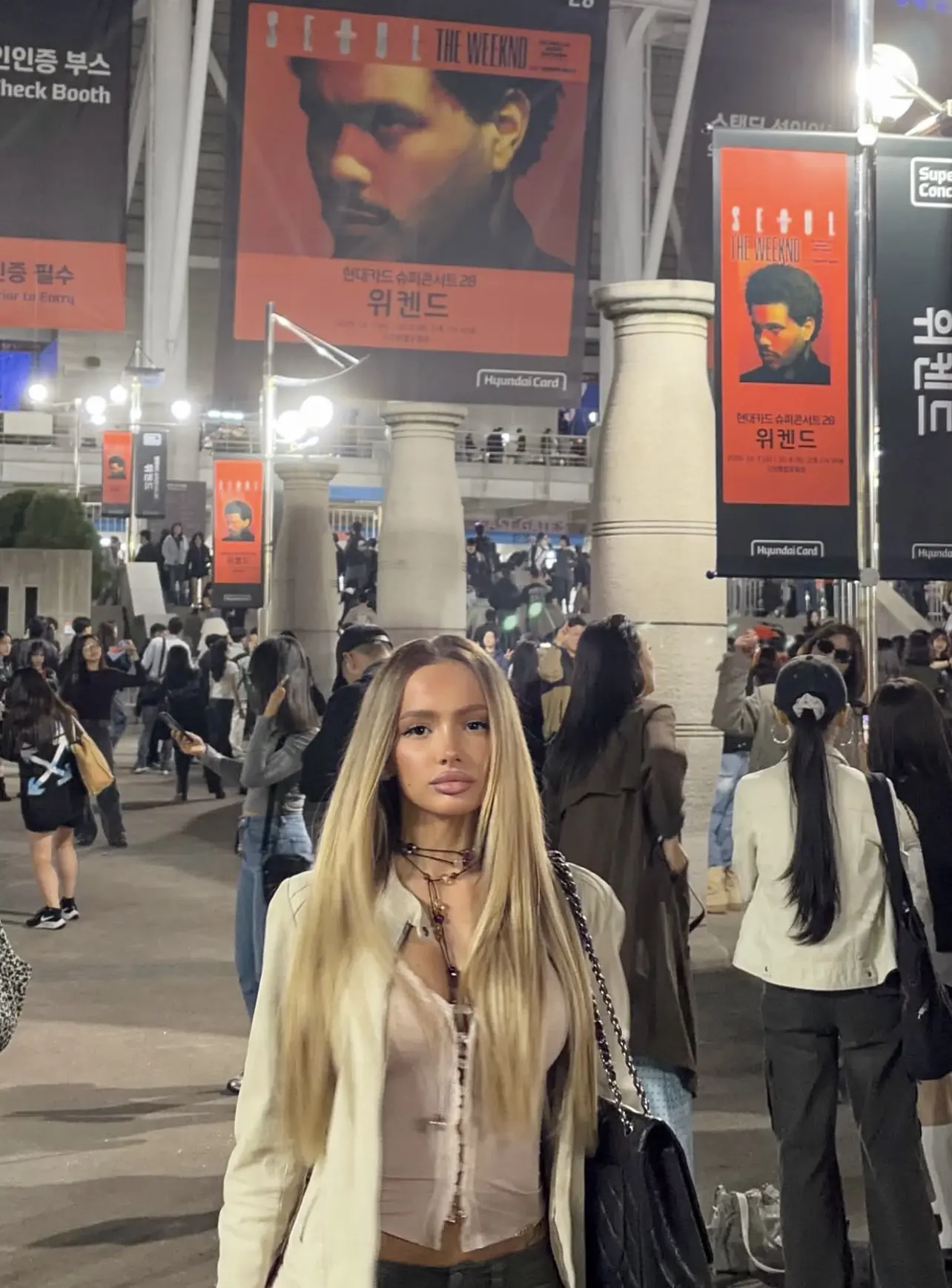 Валя Карнавал побывала на концерте The Weeknd в Сеуле и поделилась атмосферными кадрами...