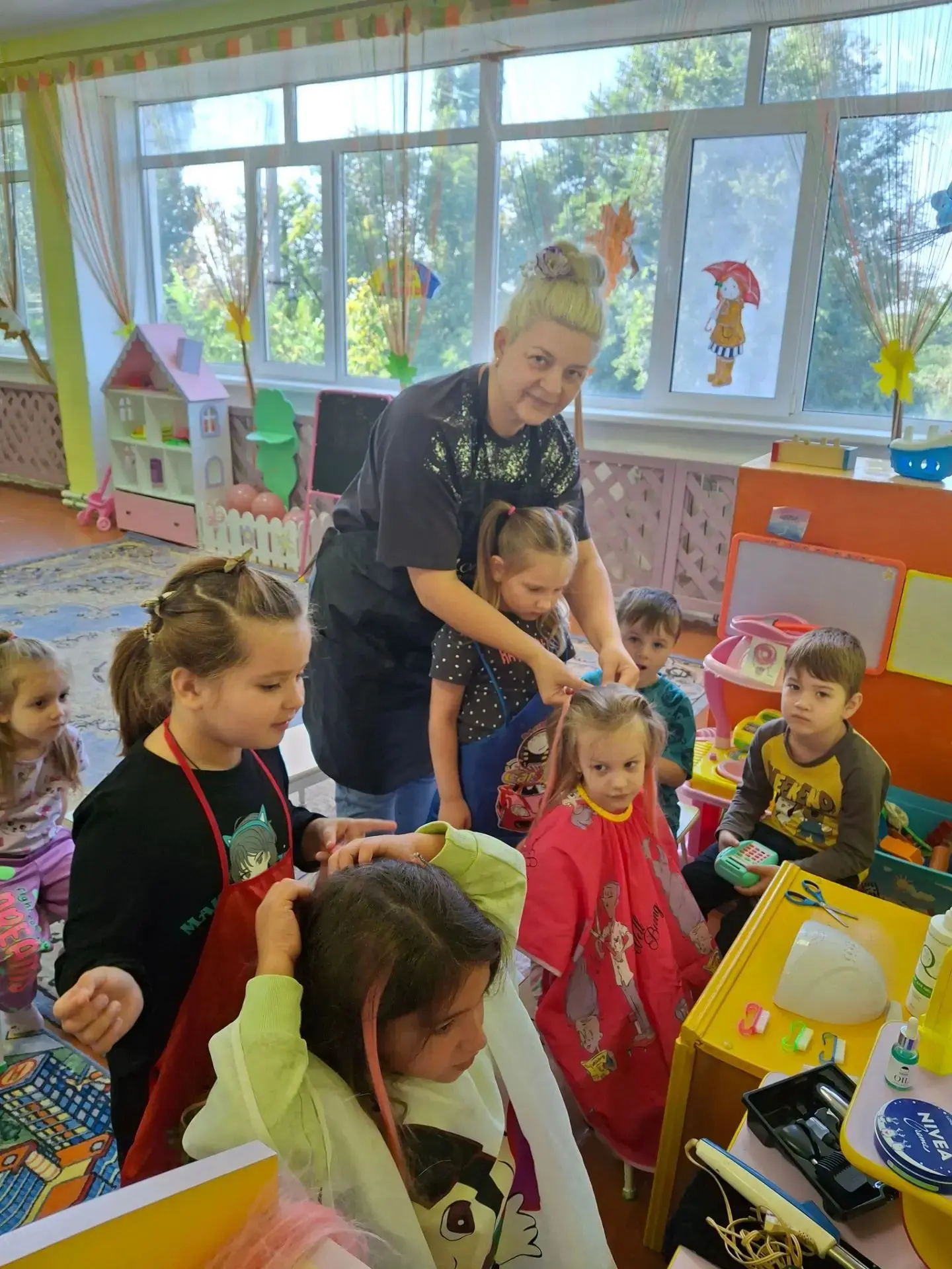 Внимание, модные критики! Сегодня в нашем детском саду состоялось главное бьюти-событие...