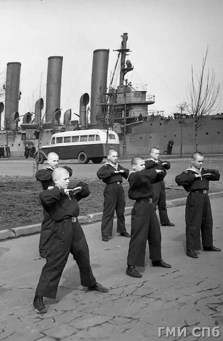 1958-1959.На Петроградской набережной.