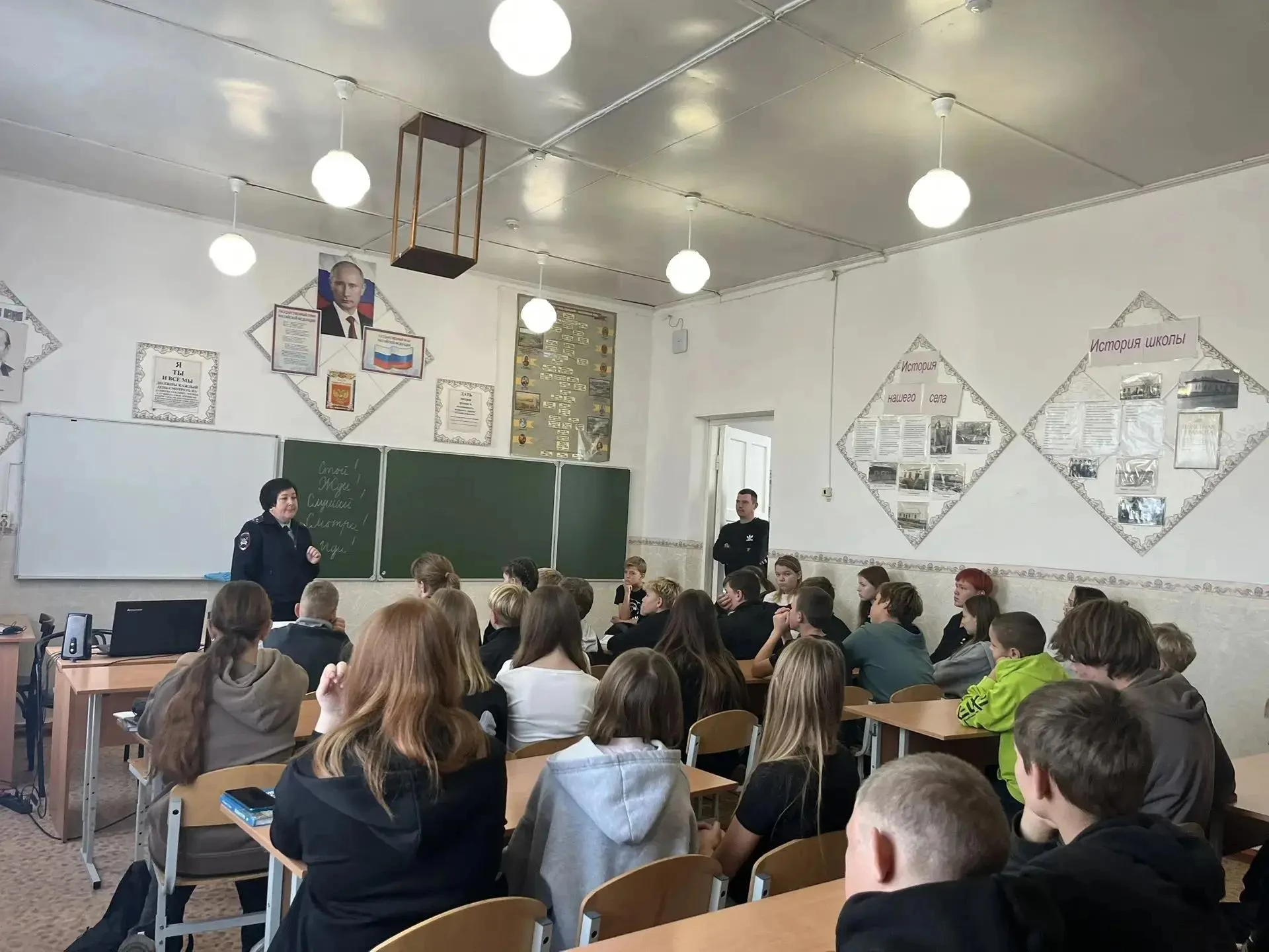 🚦Безопасность на дороге: инспектор ГИБДД напомнила ученикам Грязновской школы о важных...
