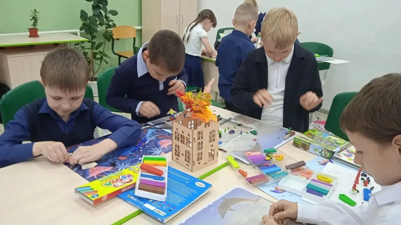 Ребята из 2 «А» класса прошли свою «Тропинку в профессию» и выбрали одну из самых созид...