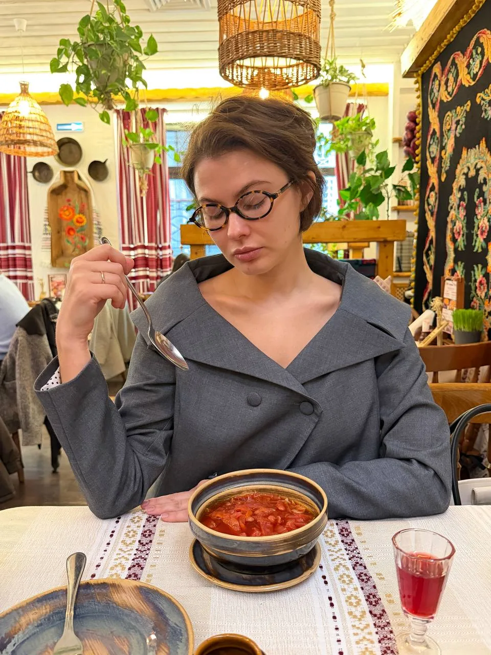 Борщ из Корчмы, вишневая настойка и сало 🤩 Так выглядит мой идеальный выходной после у...