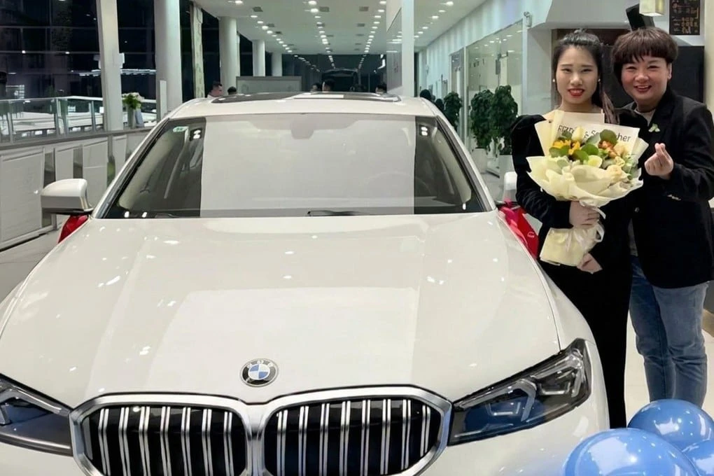 Китаянка подарила своим сотрудникам по BMW женщине стало жалко, что они мёрзнут на скут...