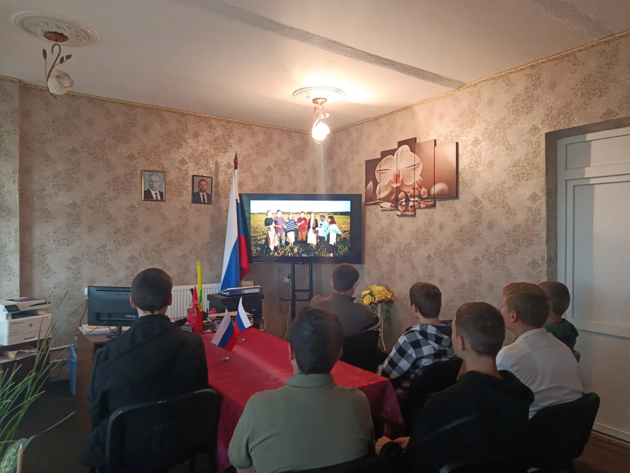 В МБУ Красноармейский СДК прошёл кинопоказ короткометражного фильма «Единство народов Р...