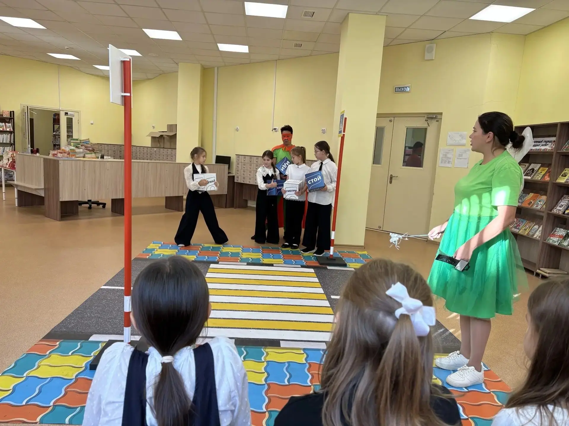 🚦Ураганчик, фея Би-Бип и почти настоящие светофоры: как прошла неделя безопасности в н...