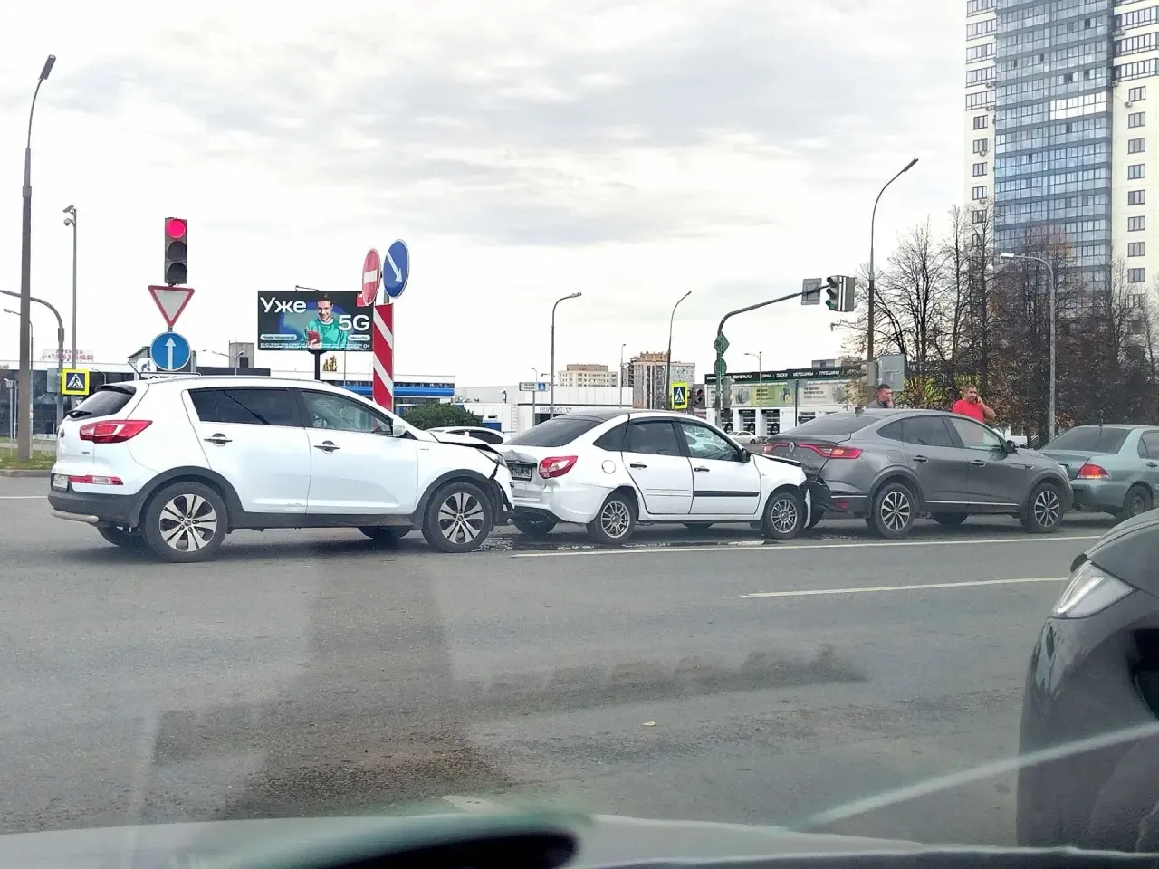 🚨ГЭС ягына таба барганда Халыклар дуслыгы һәм Тынычлык проспекты киселешендә