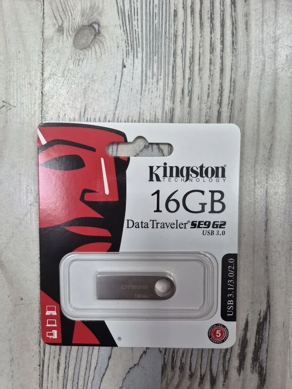 USB-накопитель 16 ГБ