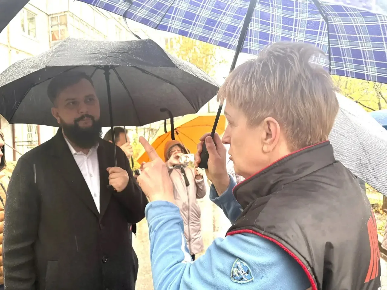 По итогам прошедшей встречи с жителями дома 84 по улице Шибанкова уже начат ремонт вход...