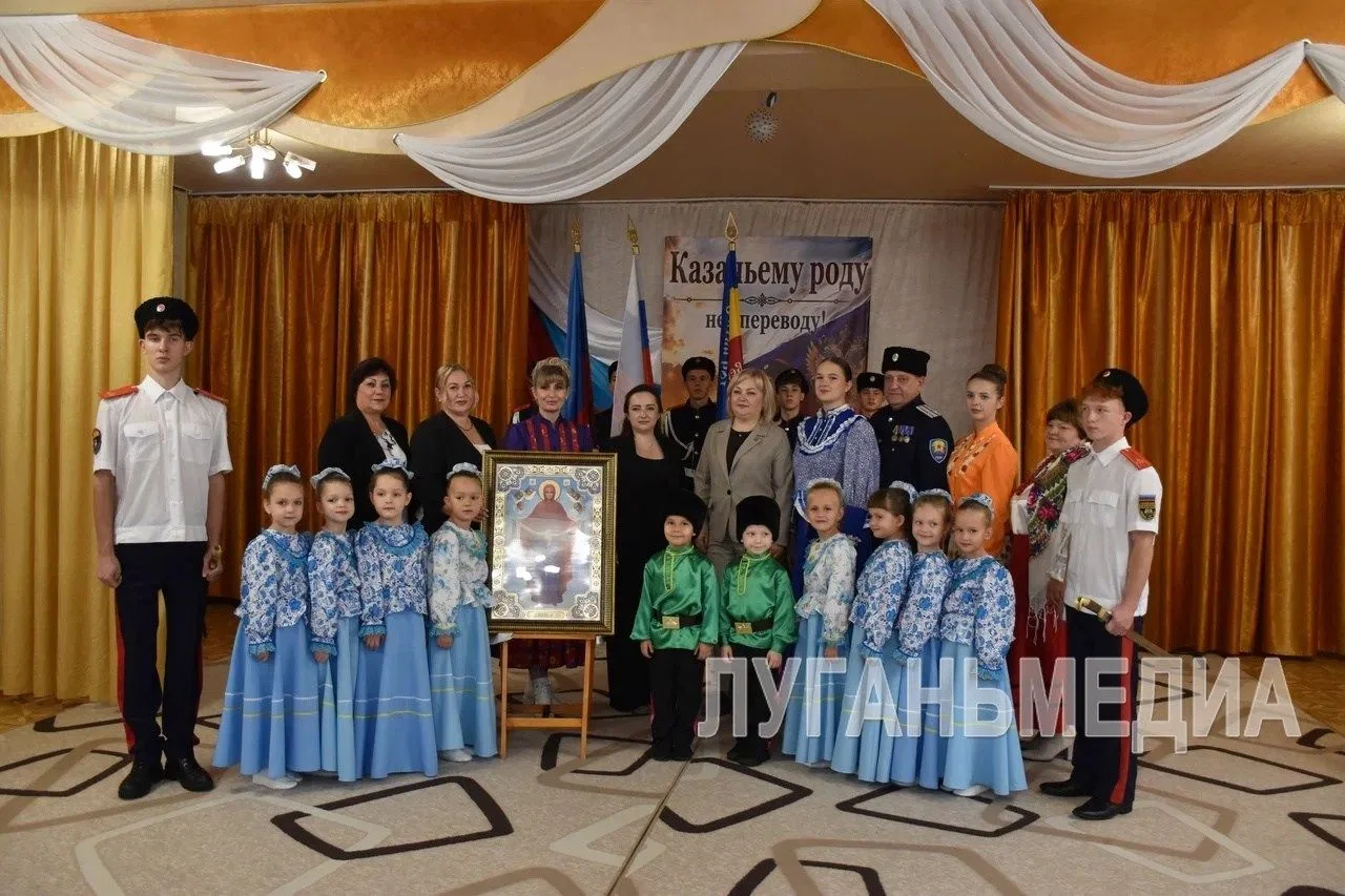 📌В Алчевске воспитанников подготовительной группы дошкольного учреждения посвятили в к...