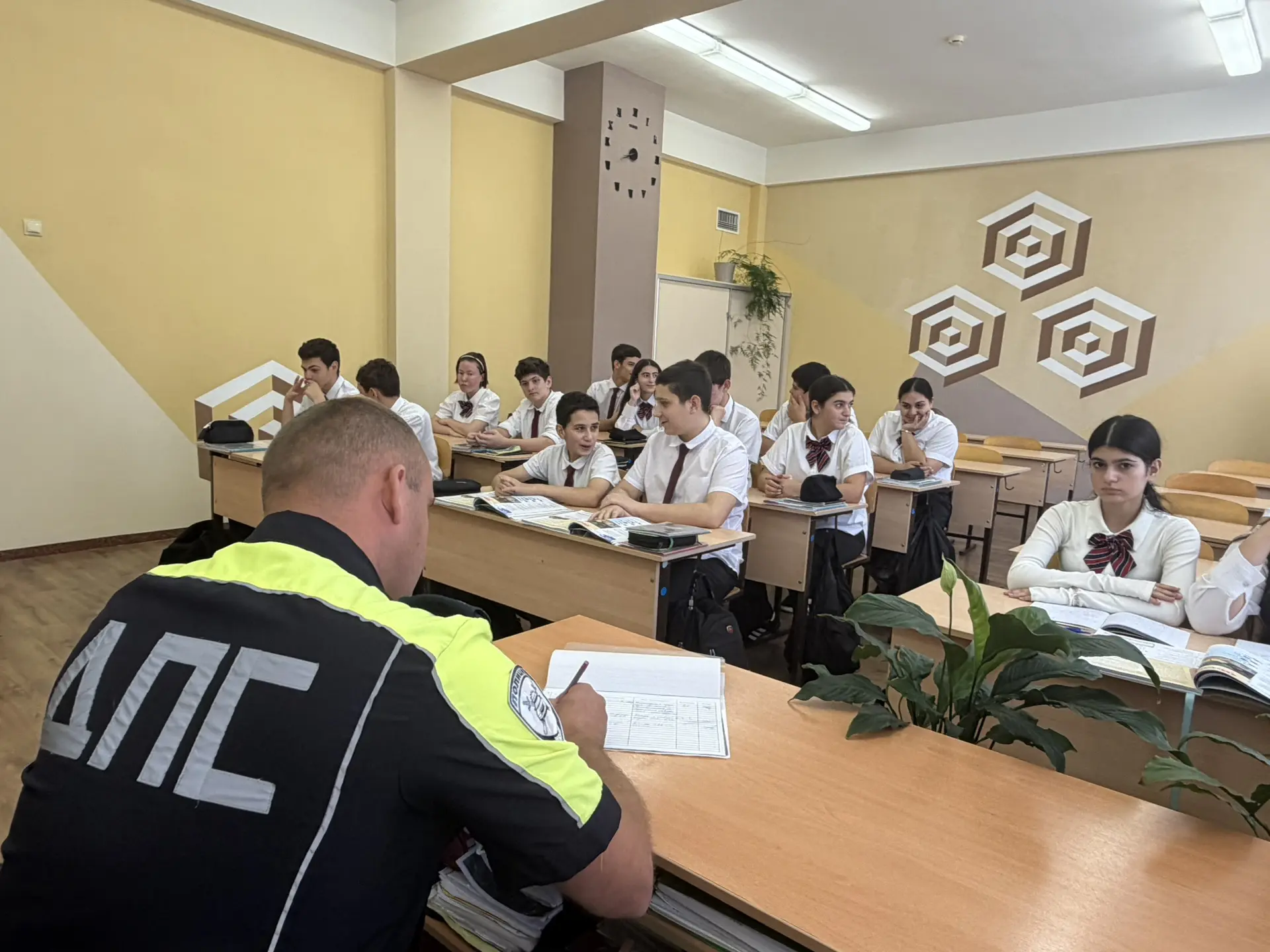 🚦 Безопасность на дорогах: говорим о СИМ и мопедах