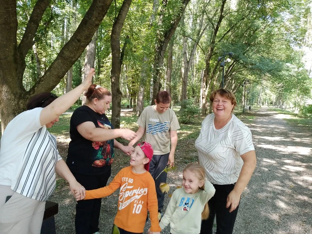 🍁🎨 Золотая осень засияла на асфальте в «Заре»! ☀️🌈