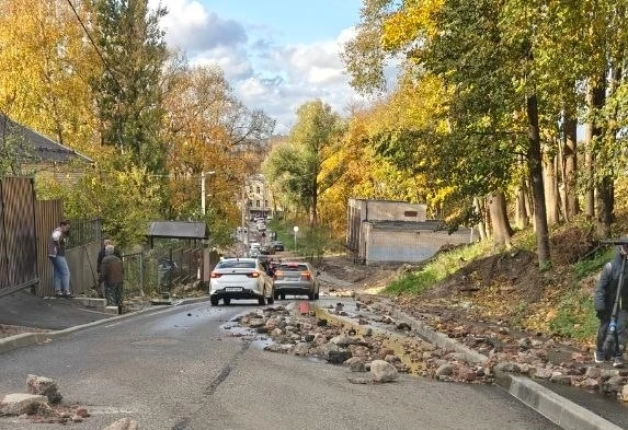 В центре города устраняют коммунальную аварию