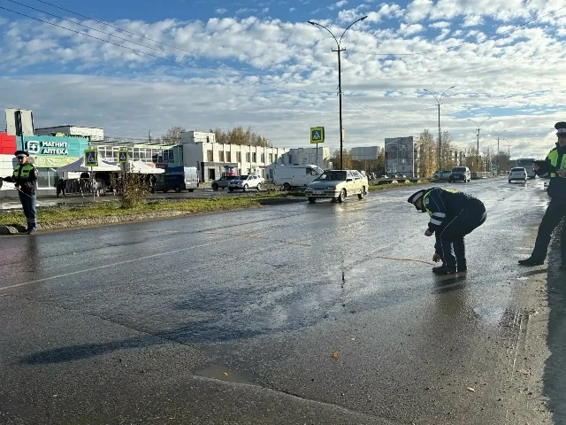 В Верхней Салде водитель иномарки допустила наезд на женщину с ребенком на нерегулируем...