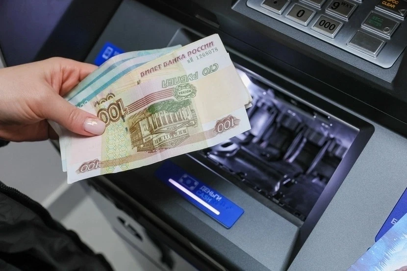 Россияне продолжают наращивать сбережения на банковских счетах