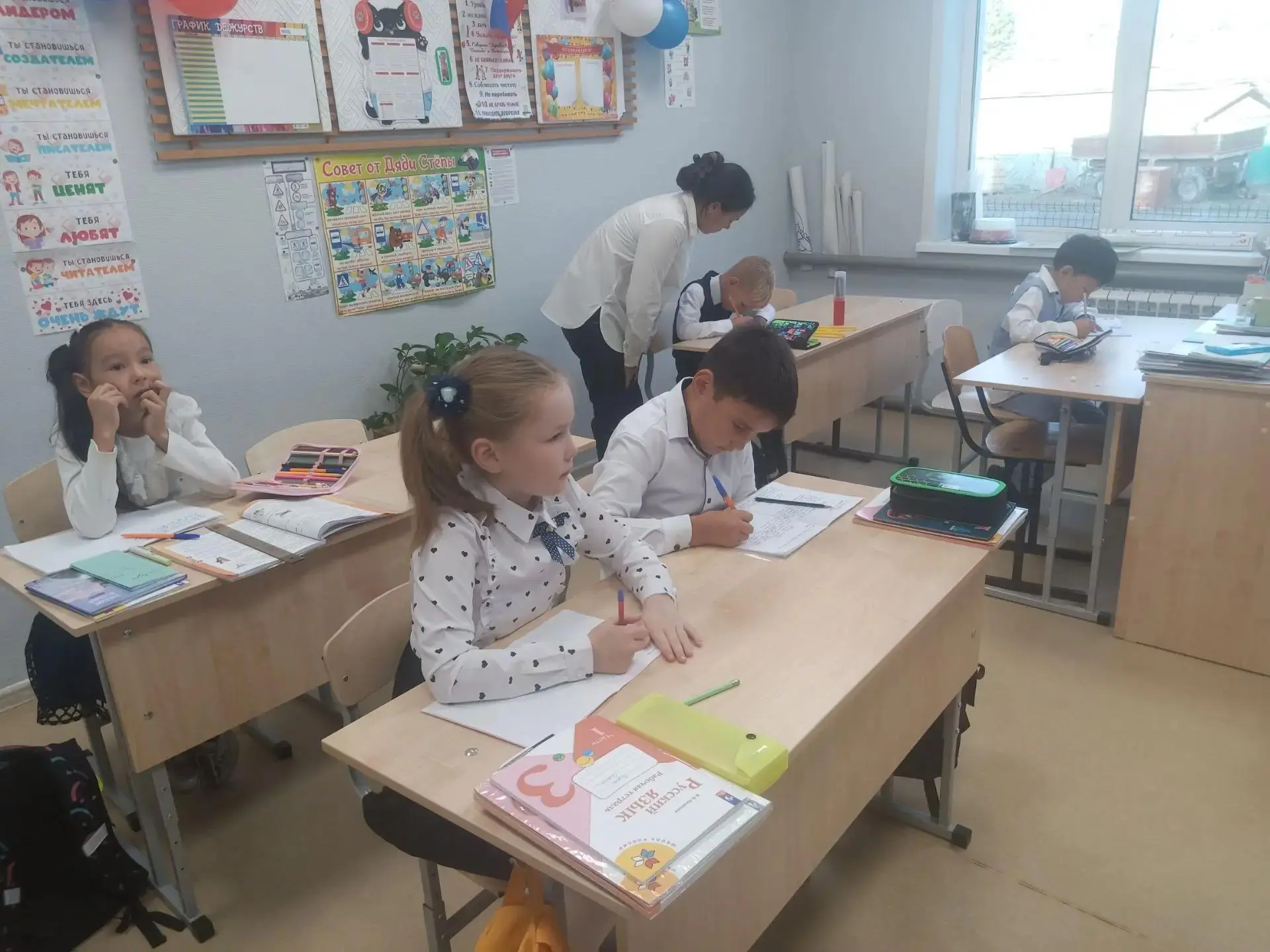 Когда учителя сели за парты: в Келлогской школе прошёл День самоуправления!
