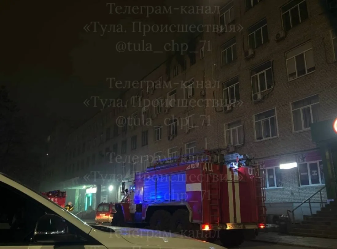 Видео с места пожара. Судя по кадрам, возгорание на 5 этаже.