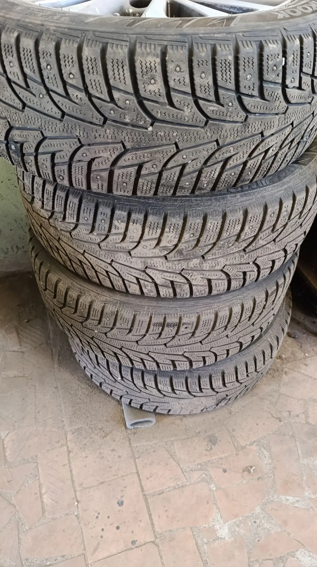 Продам зимнюю резину Hankook (без дисков) R17, 215/55 Цена 8000 руб. Торг при осмотре. ...