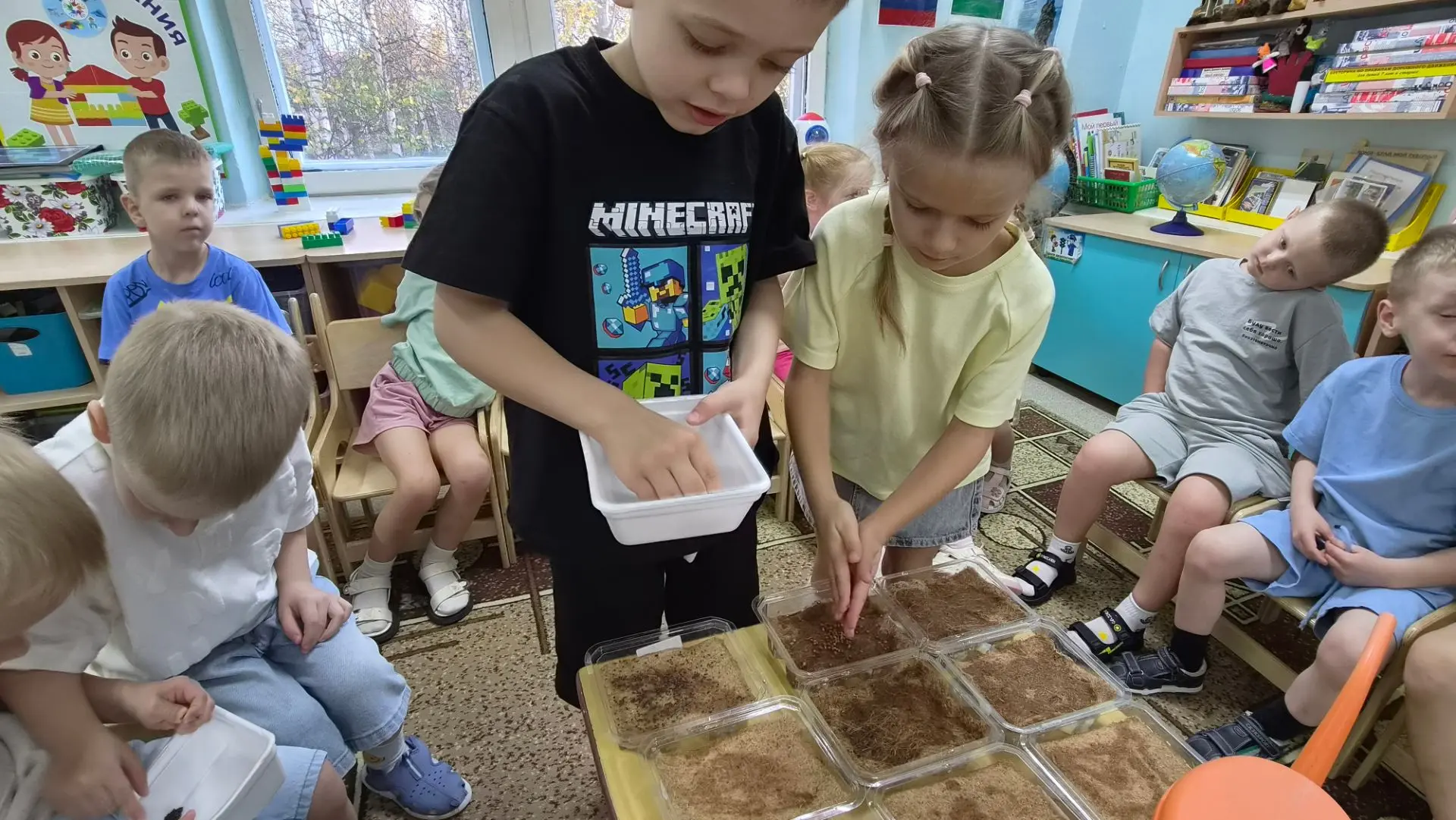 В группе 13 "Оч.умелые ручки" ребята познакомились с основами выращивания микрозелени🌱...