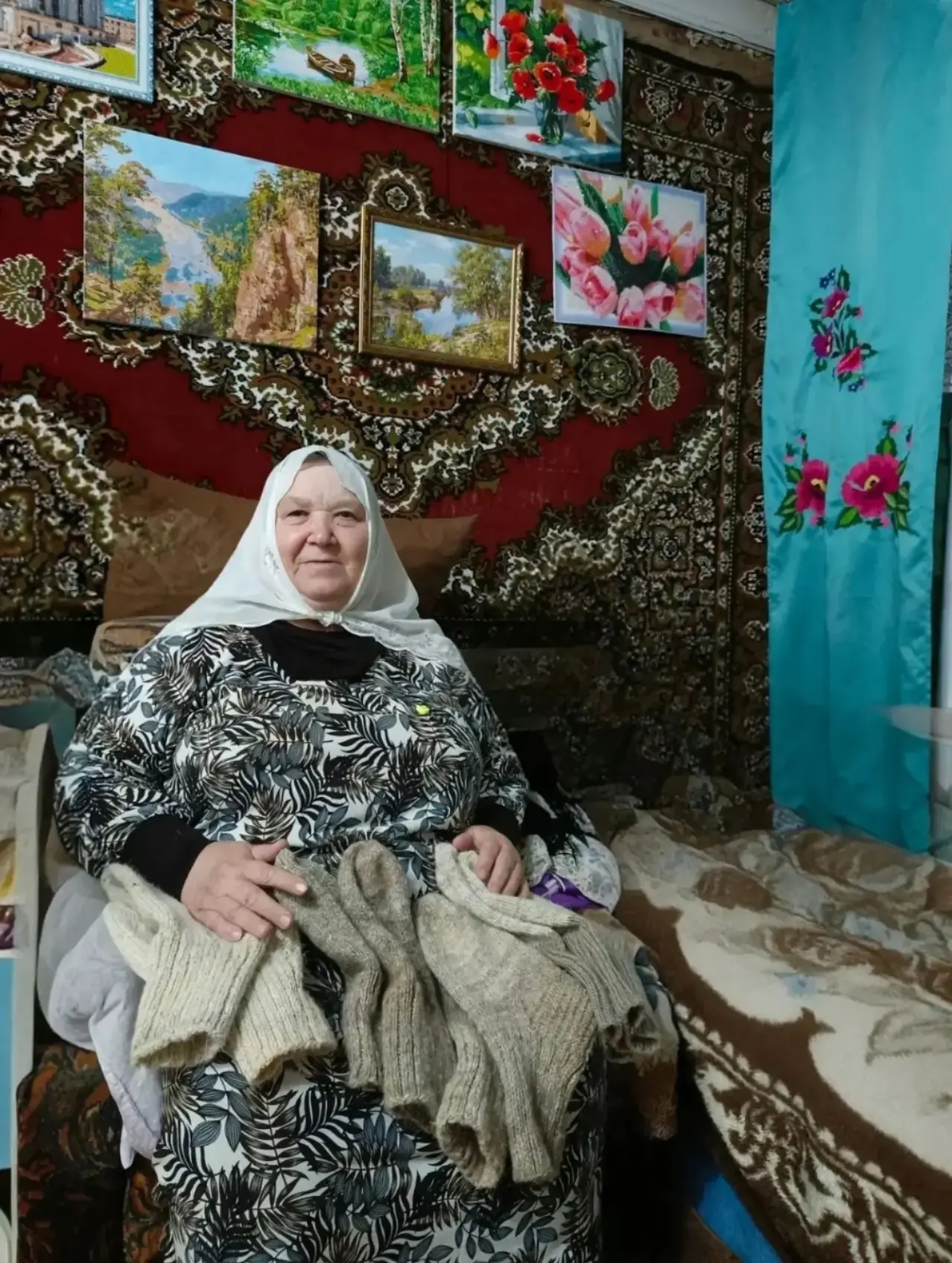 ✨Свет материнской любви: жительница Мензелинского района Ханова Лаусира вяжет для фронт...