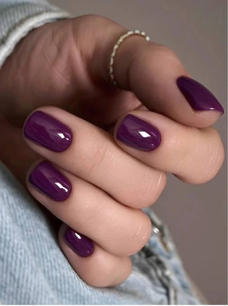 💜 Сливовые оттенки на ногтях - один из главных трендов этой осени ✨