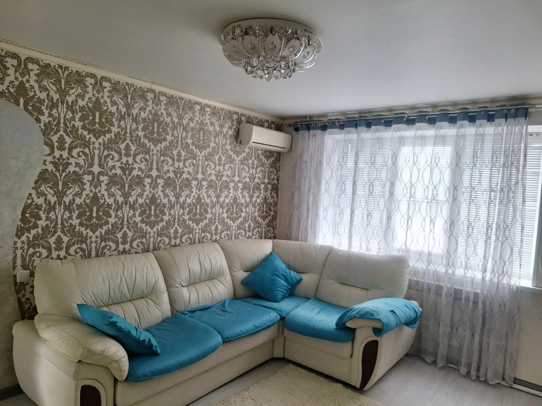 Продам диван кожаный  в хорошем состоянии