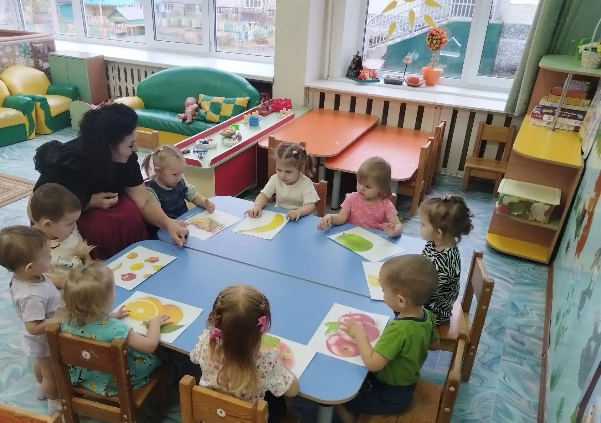 В группе "Неваляшки" началась увлекательная тематическая неделя "Фрукты". В возрасте 1....