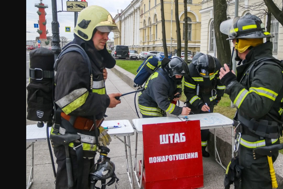 🚒 Шесть пожаров и пять ДТП: сутки работы петербургских спасателей
