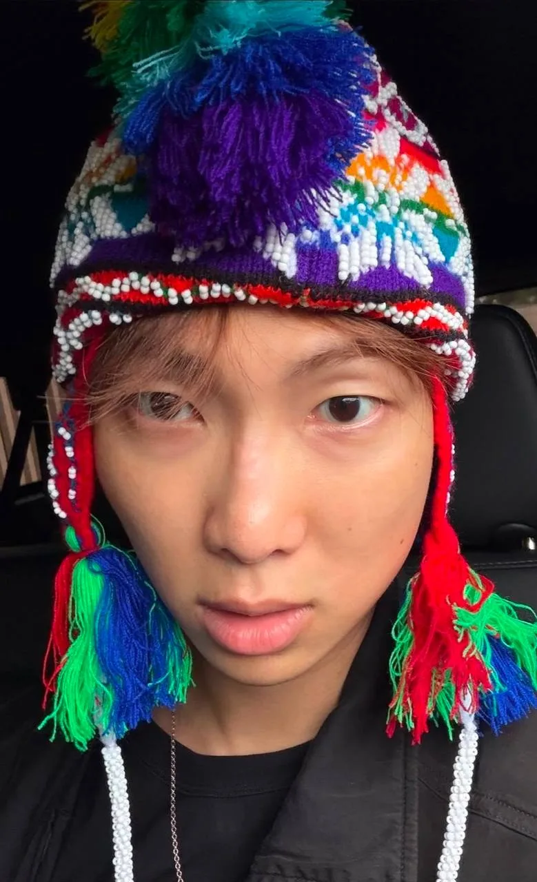 🔺Арми на концерте все время просили прощения у BTS за ситуацию у отеля.