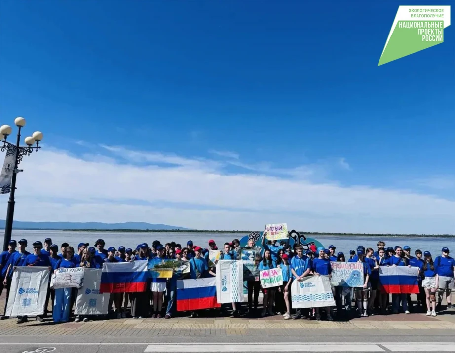Жители Хабаровского края массово вышли на уборку береговых линий водных объектов после ...